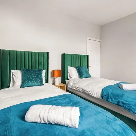 Lovely - Sleeps 8 - Parking & Wifi سكيبتون