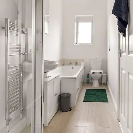 Lovely - Sleeps 8 - Parking & Wifi سكيبتون