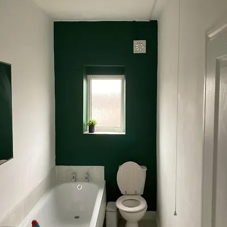Сasa de vacaciones Lovely - Sleeps 8 - Parking & Wifi