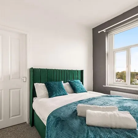Сasa de vacaciones Lovely - Sleeps 8 - Parking & Wifi