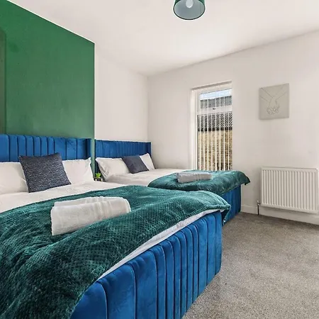 Lovely - Sleeps 8 - Parking & Wifi Skipton